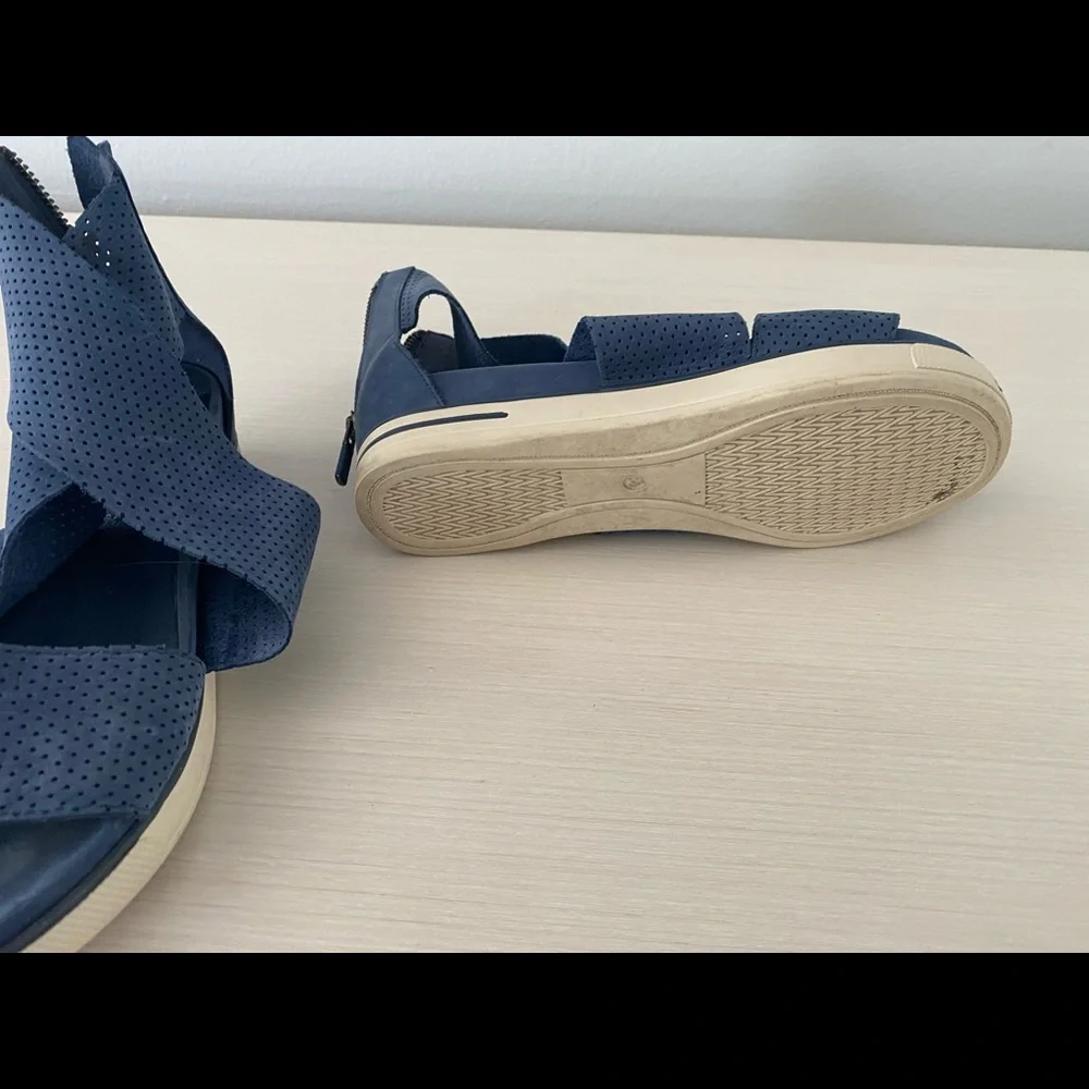 Shoes - Picture 4 of 4